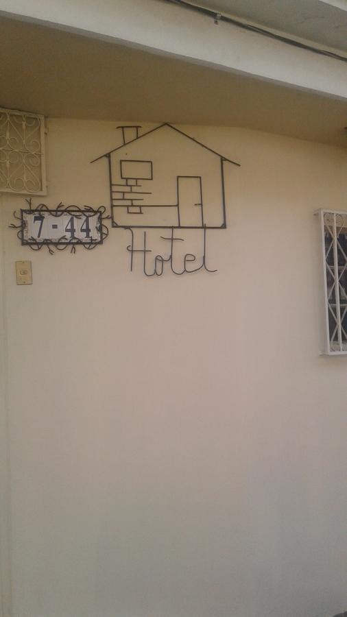 צ'יצ'יקאסטנאנגו Hotel Chalet מראה חיצוני תמונה